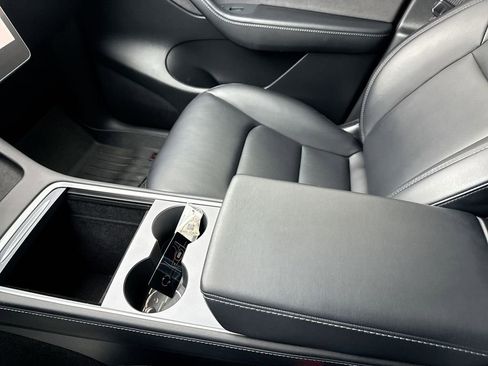 Used 2021 Tesla Model Y Long Range image 21