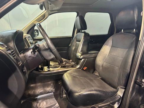 Used 2005 Ford Escape Limited image 9