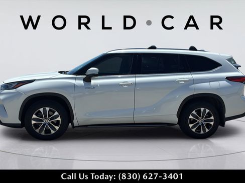 Used 2020 Toyota Highlander XLE FWD image 12
