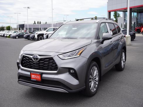 New 2026 Toyota Highlander Platinum AWD/4WD image 7