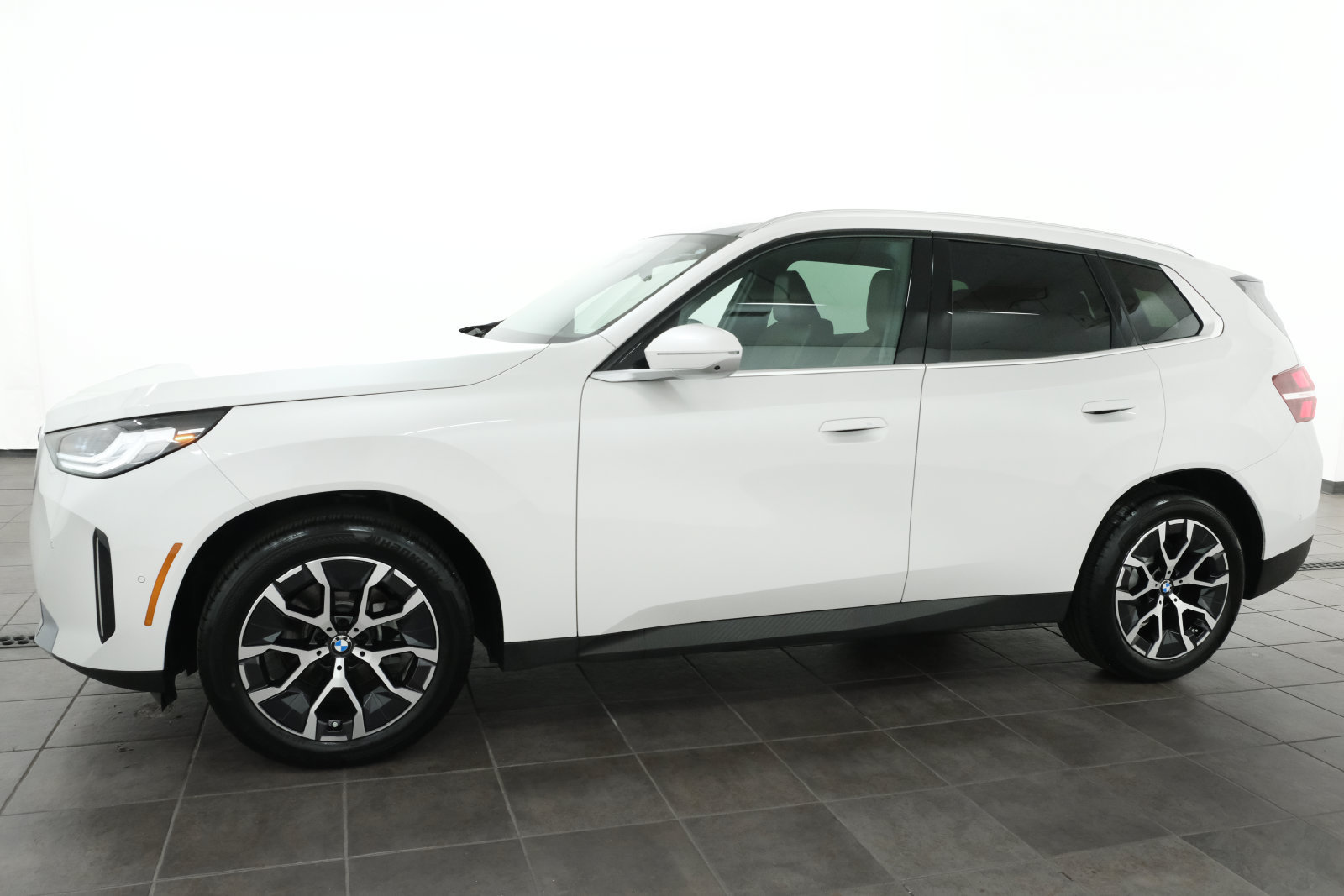 Used 2026 BMW X3 xDrive30i w/ Premium Package AWD/4WD image 2
