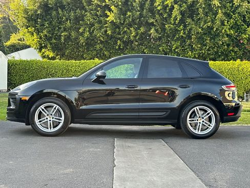 Certified 2025 Porsche Macan AWD/4WD image 2