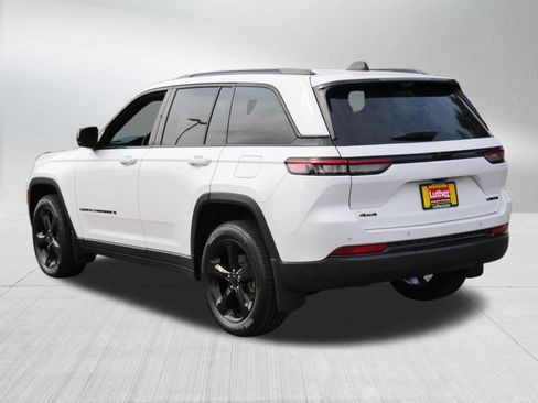 Used 2023 Jeep Grand Cherokee Limited w/ Luxury Tech Group II AWD/4WD image 5