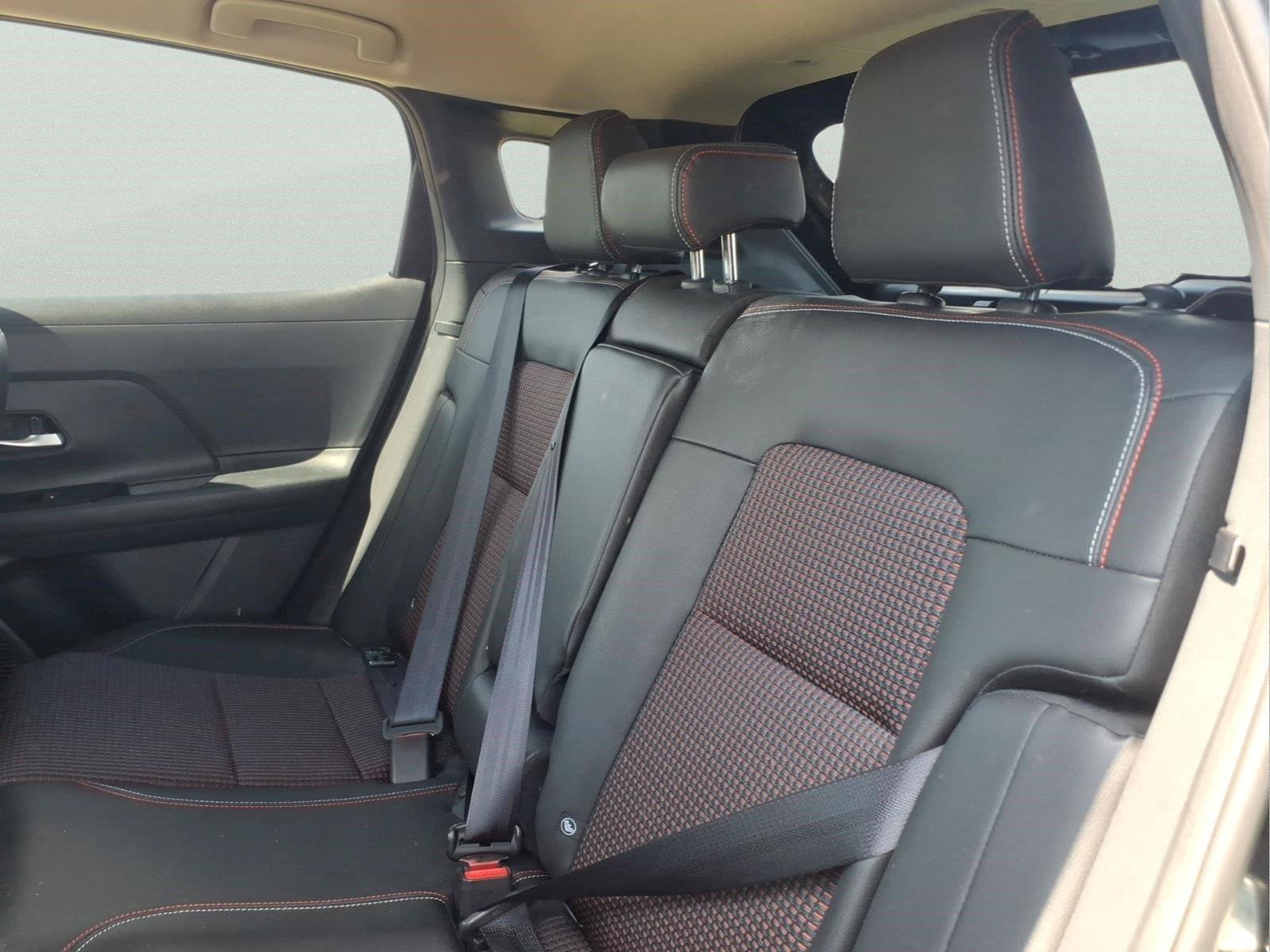 Used 2026 Nissan Kicks SR AWD/4WD image 12