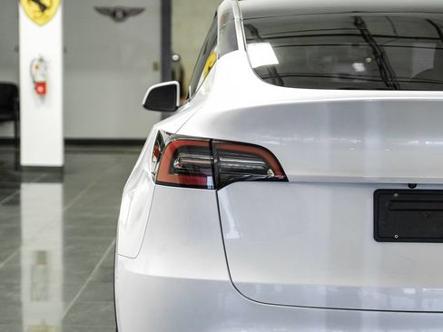 Used 2023 Tesla Model Y Long Range AWD/4WD image 43