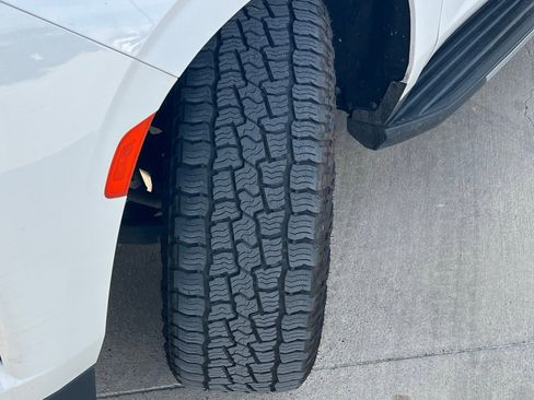 Used 2022 Chevrolet Suburban Premier w/ Premium Package image 9