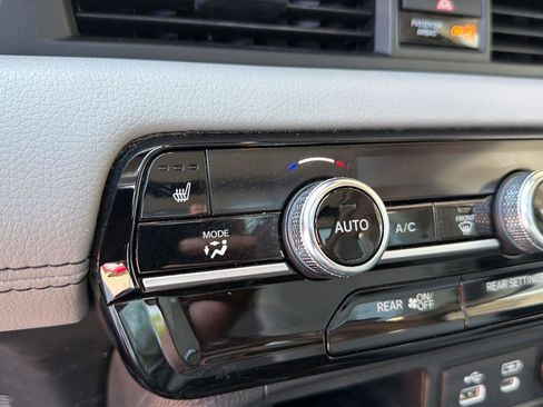 Used 2025 Honda Pilot Touring image 28