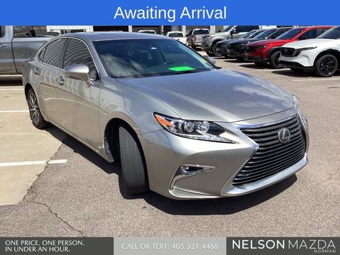 Used 2017 Lexus ES 350 w/ Navigation System Package image 3