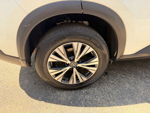 Used 2023 Nissan Rogue SV AWD/4WD image 13