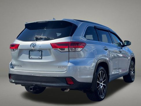 Used 2017 Toyota Highlander SE AWD/4WD image 5