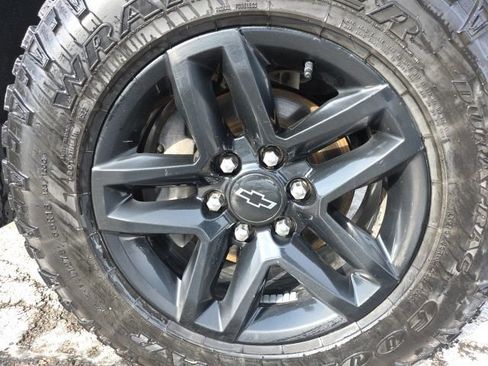 Used 2020 Chevrolet Silverado 1500 LT Trail Boss image 8