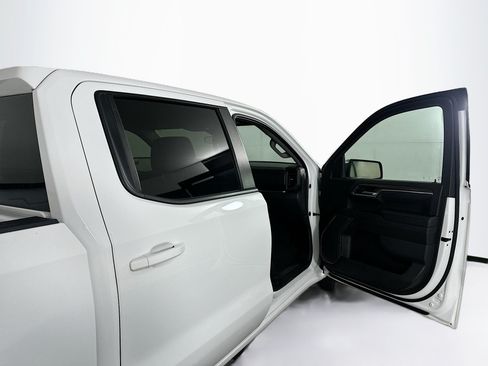 Used 2023 Chevrolet Silverado 1500 LT AWD/4WD image 32