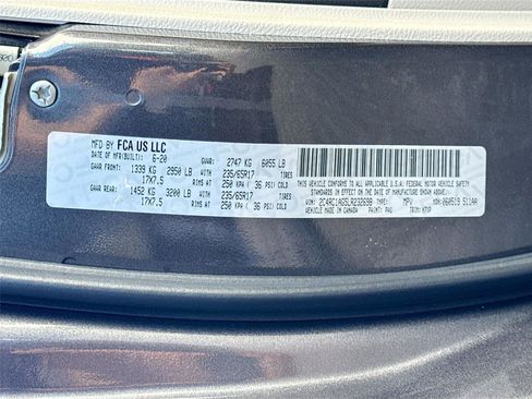 Used 2020 Chrysler Voyager L image 29