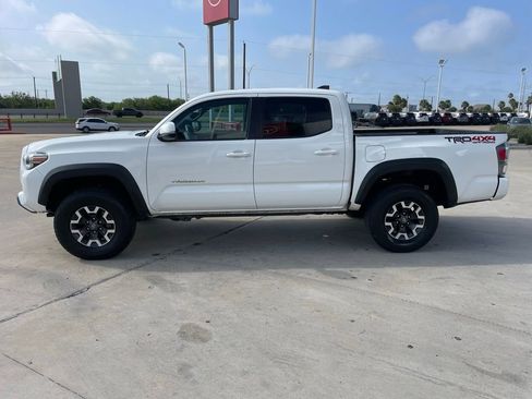 Used 2022 Toyota Tacoma TRD Off-Road w/ Technology Package AWD/4WD image 4
