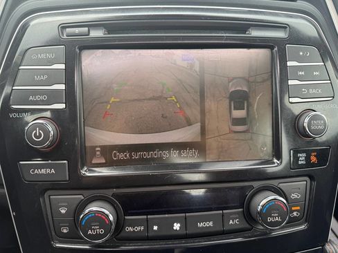 Used 2023 Nissan Maxima SR w/ Sport Mat Group image 18