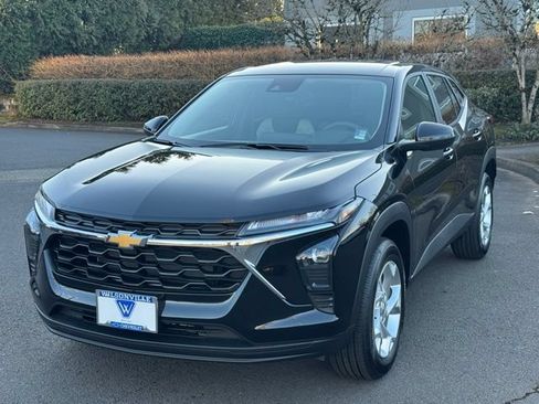 New 2026 Chevrolet Trax LS w/ LS Convenience Package FWD image 3