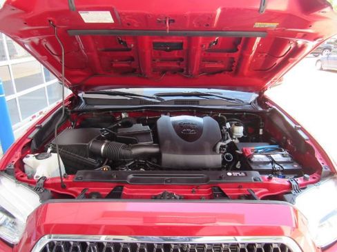 Used 2019 Toyota Tacoma TRD Sport image 48