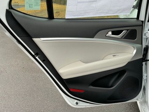 Used 2025 Genesis G70 2.5T w/ Sport Prestige Package image 19