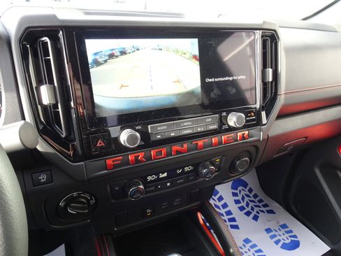 Used 2025 Nissan Frontier PRO-4X image 20