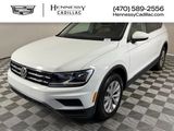 Used 2018 Volkswagen Tiguan SE w/ Panoramic Sunroof Package image 2