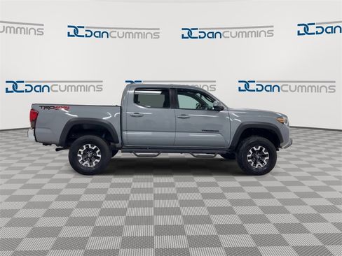 Used 2019 Toyota Tacoma TRD Off-Road image 9