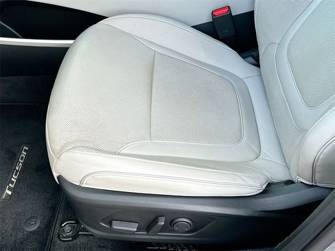 Used 2022 Hyundai Tucson Limited image 19