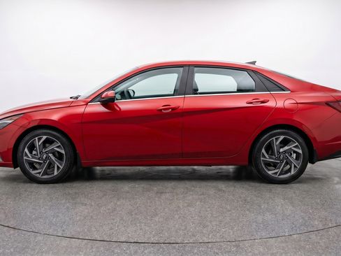 Used 2025 Hyundai Elantra SEL image 5
