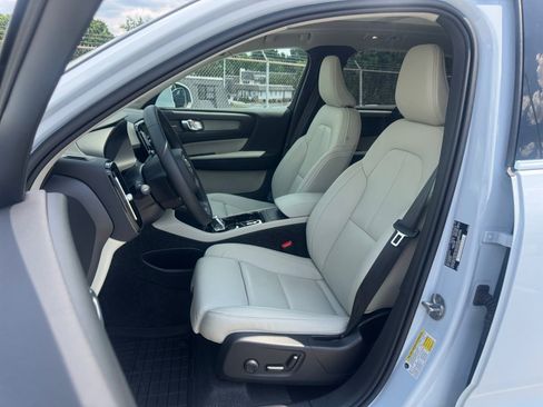 Certified 2025 Volvo XC40 B5 Ultra AWD/4WD image 30