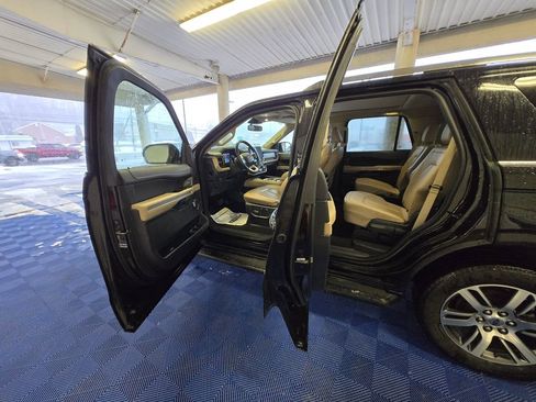 Used 2024 Ford Expedition Limited image 25