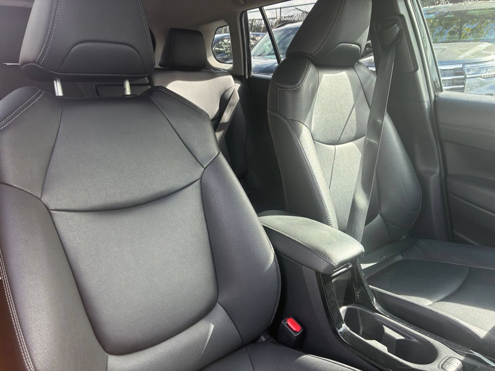 Used 2022 Toyota Corolla Cross XLE AWD/4WD image 30