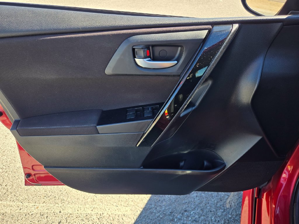 Used 2018 Toyota Corolla iM w/ Carpet Mat Package (TMS) FWD image 16