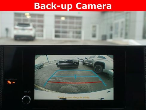 Used 2025 Toyota Sienna LE image 8