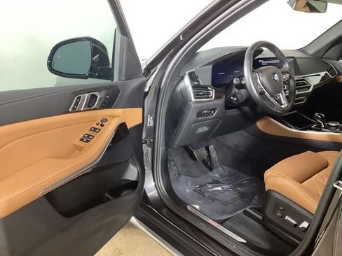 Used 2023 BMW X5 xDrive40i w/ Premium Package AWD/4WD image 9