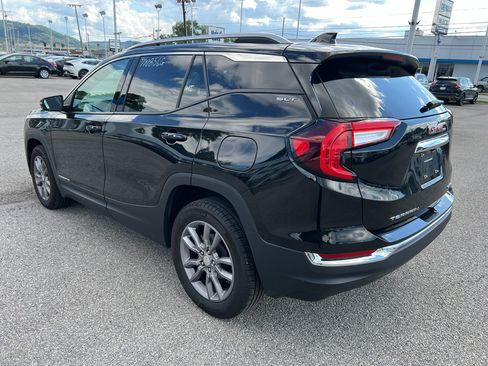 Used 2024 GMC Terrain SLT AWD/4WD image 7