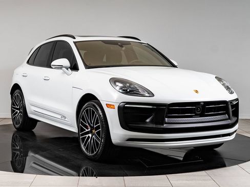 Certified 2026 Porsche Macan GTS AWD/4WD image 10