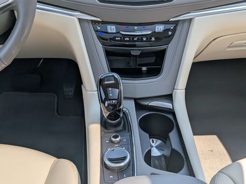Certified 2024 Cadillac XT5 Premium Luxury w/ Technology Package FWD image 18