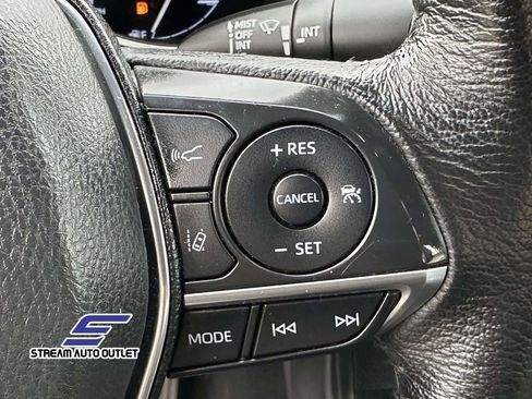 Used 2021 Toyota Avalon XLE image 22