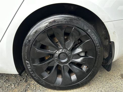 Used 2018 Tesla Model 3 Long Range image 16