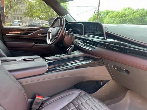 Used 2023 Cadillac Escalade V AWD/4WD image 20