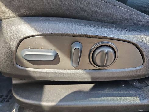 Used 2023 Chevrolet Traverse LT image 18