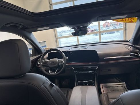 Used 2025 Chevrolet Traverse Z71 image 22