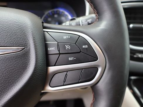 Used 2018 Chrysler Pacifica Touring-L Plus FWD image 15