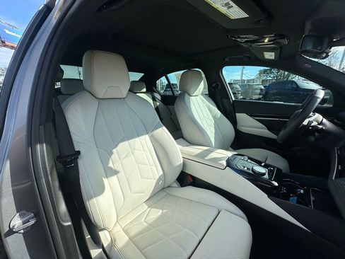 Certified 2024 BMW 530i w/ Convenience Package image 31