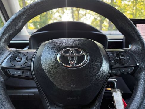 Used 2025 Toyota Corolla LE FWD image 25