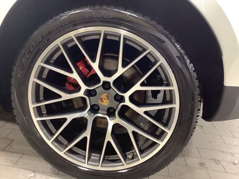 Used 2020 Porsche Macan S image 26