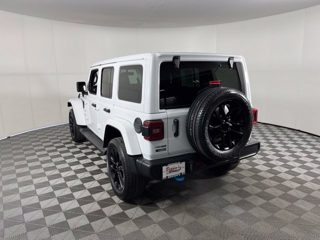 Used 2022 Jeep Wrangler Unlimited Sahara w/ Cold Weather Group AWD/4WD image 5