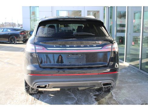 Used 2023 Lincoln Nautilus Reserve image 3