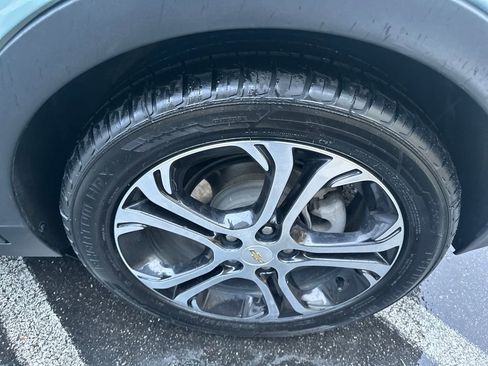 Used 2019 Chevrolet Bolt Premier w/ Infotainment Package image 26