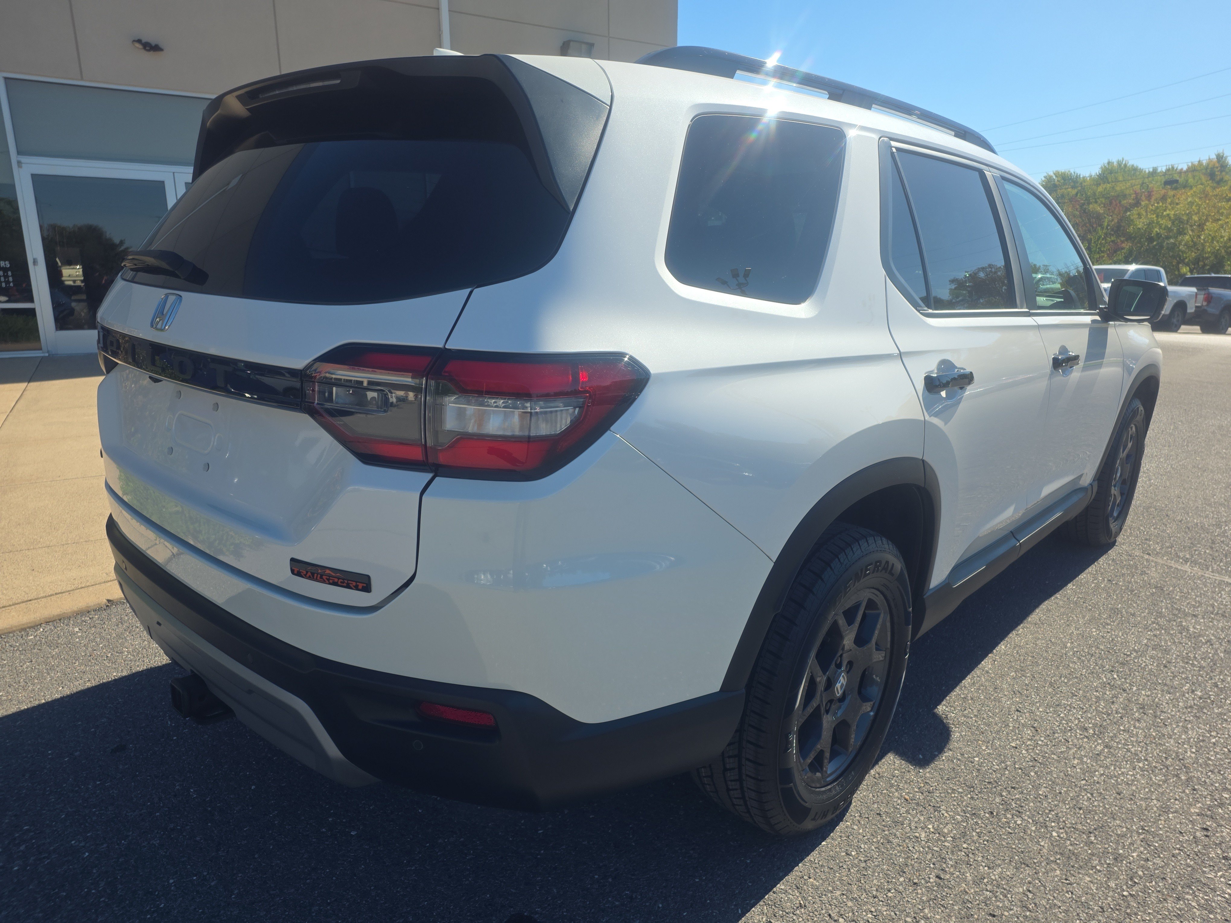 Used 2023 Honda Pilot TrailSport image 5