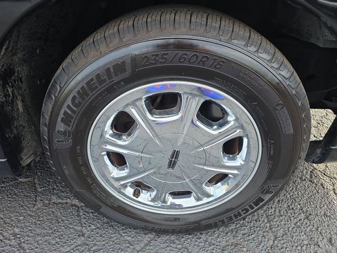 Used 1999 Lincoln Town Car Signature image 13